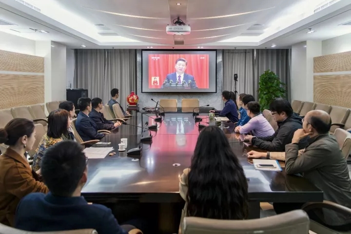 集團干部員工喜迎十九大：令人鼓舞，催人奮進